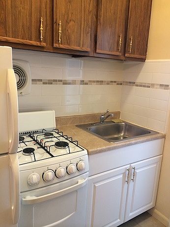 2nd image of 3256 47th St