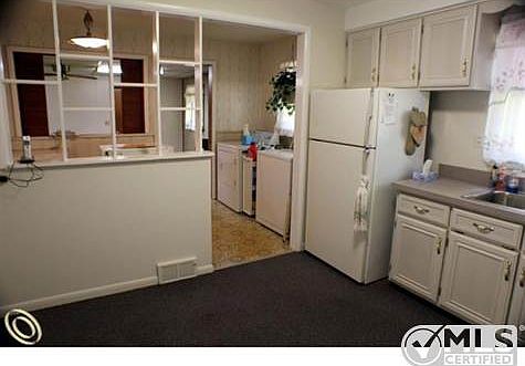 Kitchen2.jpg