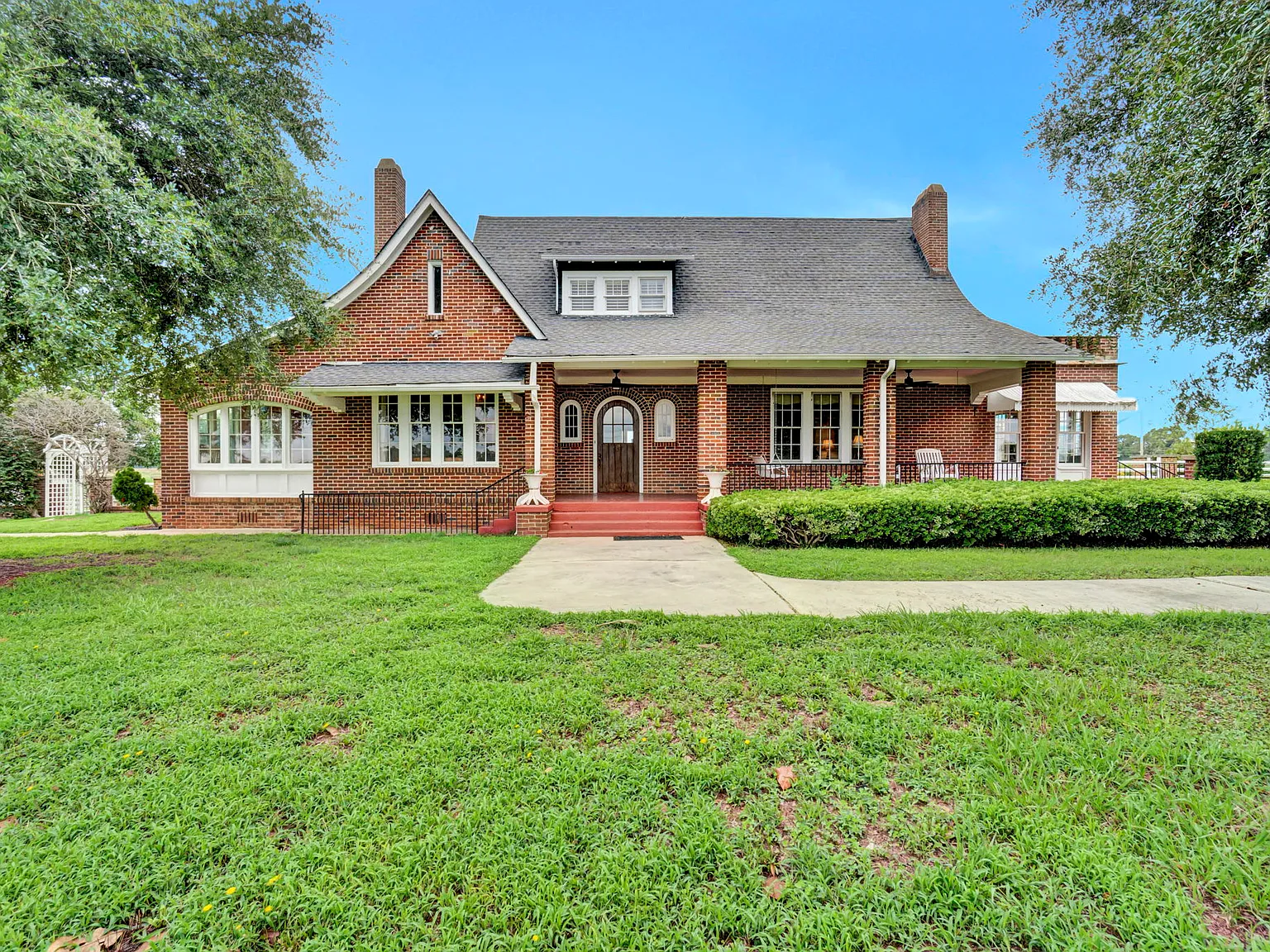 5 bed, 5000 sqft, $4,750 — Photo 2