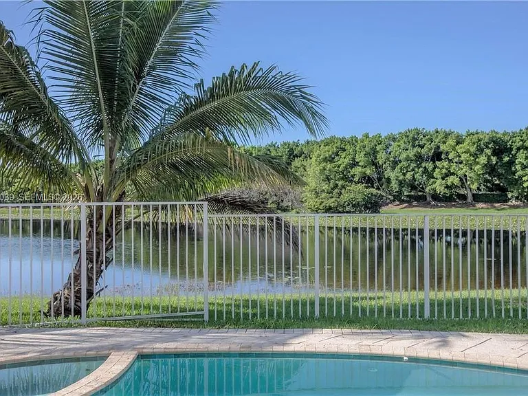 777 Tanglewood Cir — Photo 24