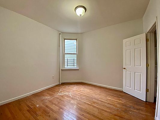 4th image of 3155 Villa Ave Floor 3