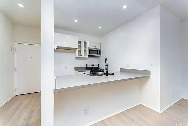 2 bed, 2.0 bath, 1035 sqft, $1,727 — Photo 1