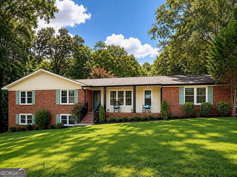 1st image of 224 Lake Dr SE