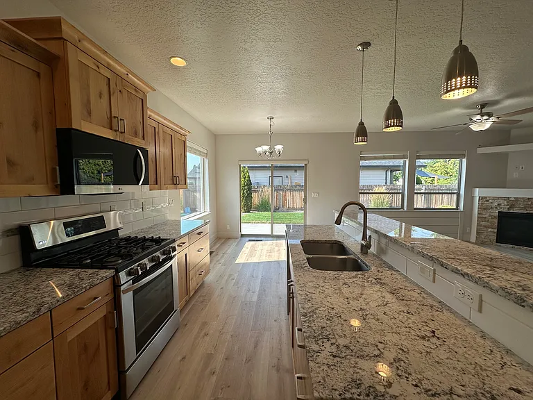 8918 W Northview St — Photo 5
