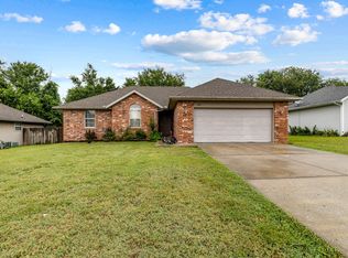 204 Kingsley Dr, Monett, MO 65708