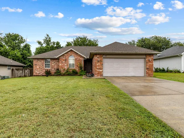 204 Kingsley Drive, Monett, MO 65708