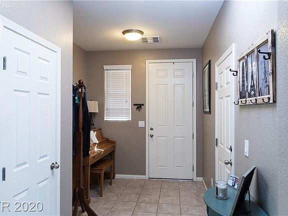 5th image of 9862 Vista Meadows Ave
