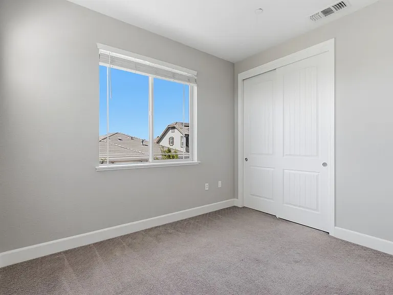 453 Diamond Peak Ln — Photo 30