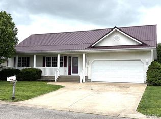 1228 Lacy Dr, Lebanon, MO 65536