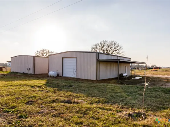 1080 Whisper Rd, Luling, TX 78648