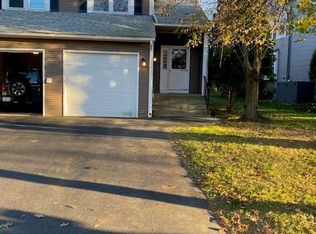 4 Arbor Dr, Cranston, RI 02908