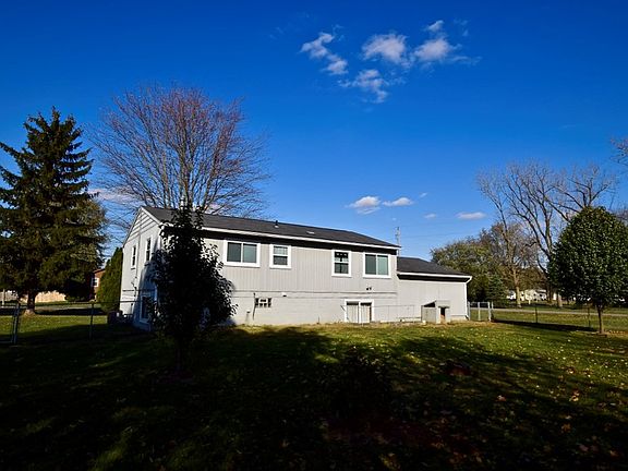 3rd image of 1911 Weiss Ave