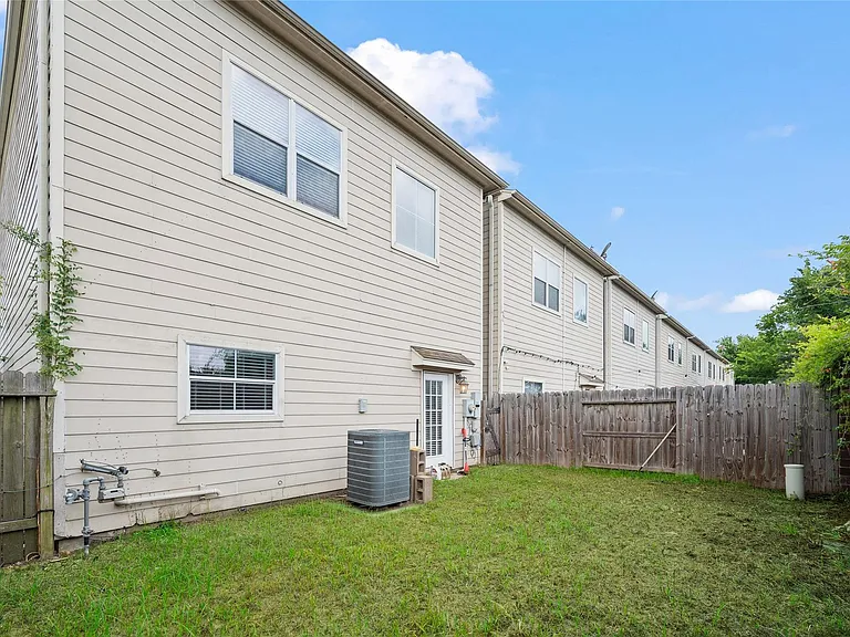 907 McKinney Park Ln — Photo 33