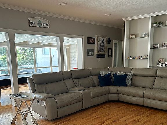 4th image of 280 SE Overlook Dr