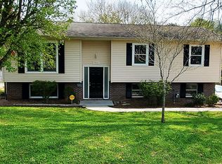 7012 Maize Dr, Knoxville, TN 37918