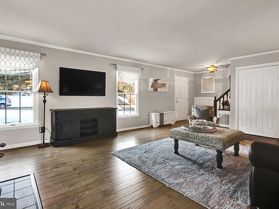 5th image of 806 Stone Haven Dr