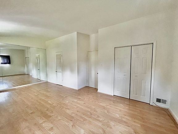 3rd image of 7011 Tyndale St