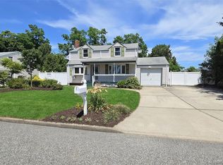 73 Peconic St, Selden, NY 11784