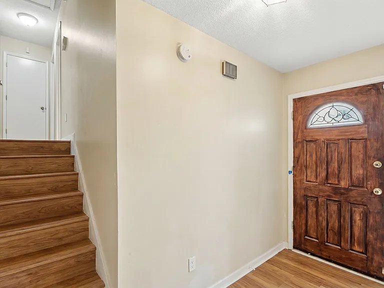 982 Chapman Cir — Photo 13