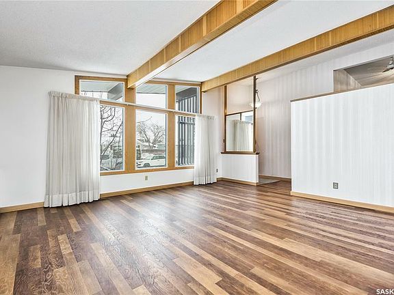 3rd image of 532 Laurier Dr