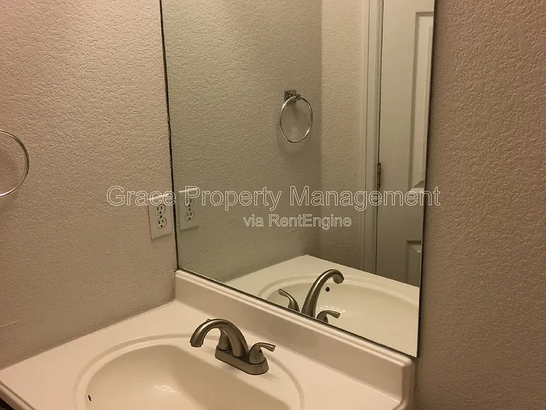 574 W 91st Dr — Photo 7
