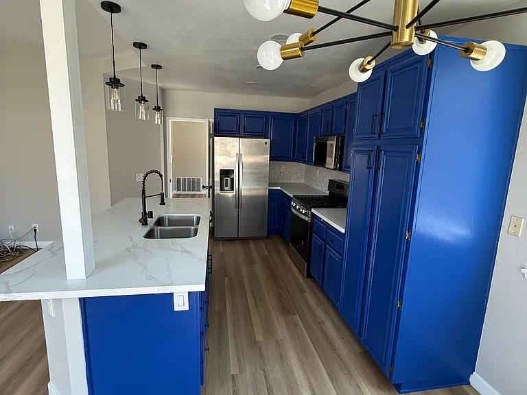 711 Canterbury Cir — Photo 34