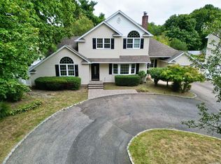 605 Elwood Rd, East Northport, NY 11731