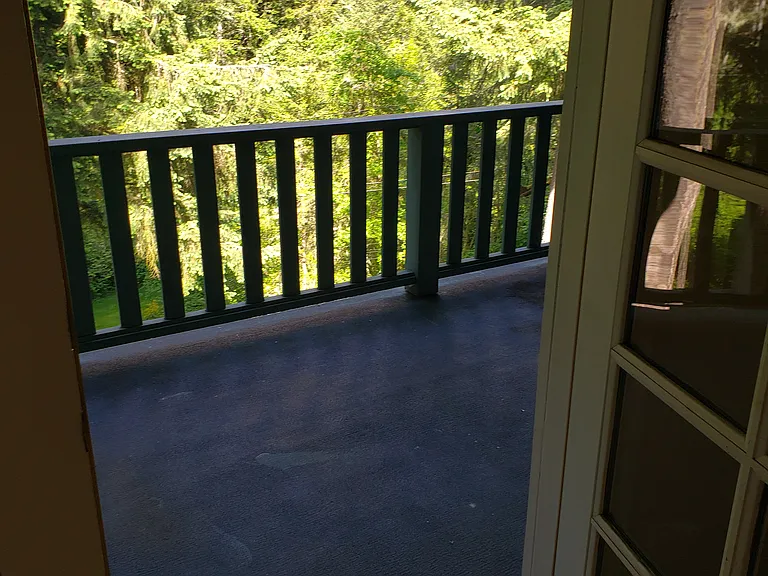 balcony with French doors middle floor