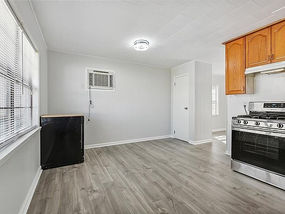 4th image of 124 Clara Dr