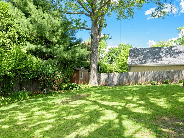 33 Theodore St — Photo 8