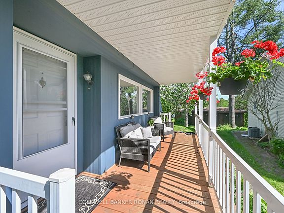 3rd image of 13 Hawthorne Dr