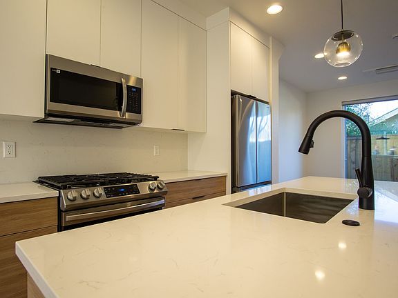 5th image of 5037-5047 SE Mill St #5045