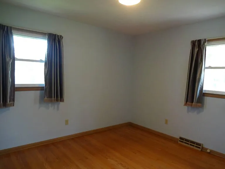 5033 Regent St — Photo 5