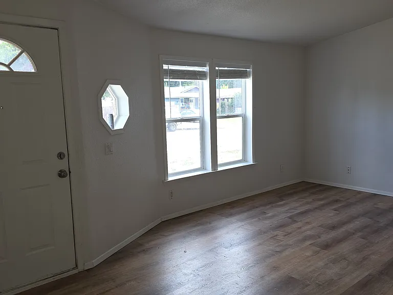 24933 W Broadway Ave — Photo 9