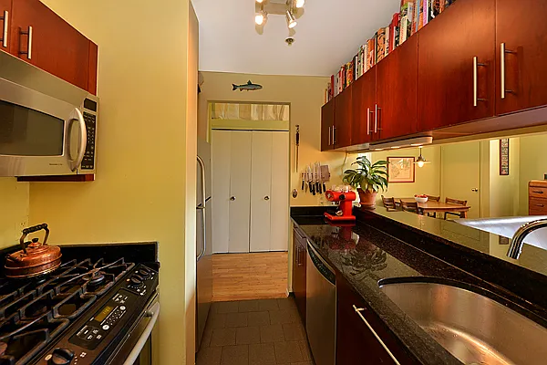 Sold by Realty Collective | media 11