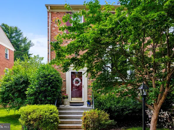 10191 Valentino Dr, Oakton, VA 22124