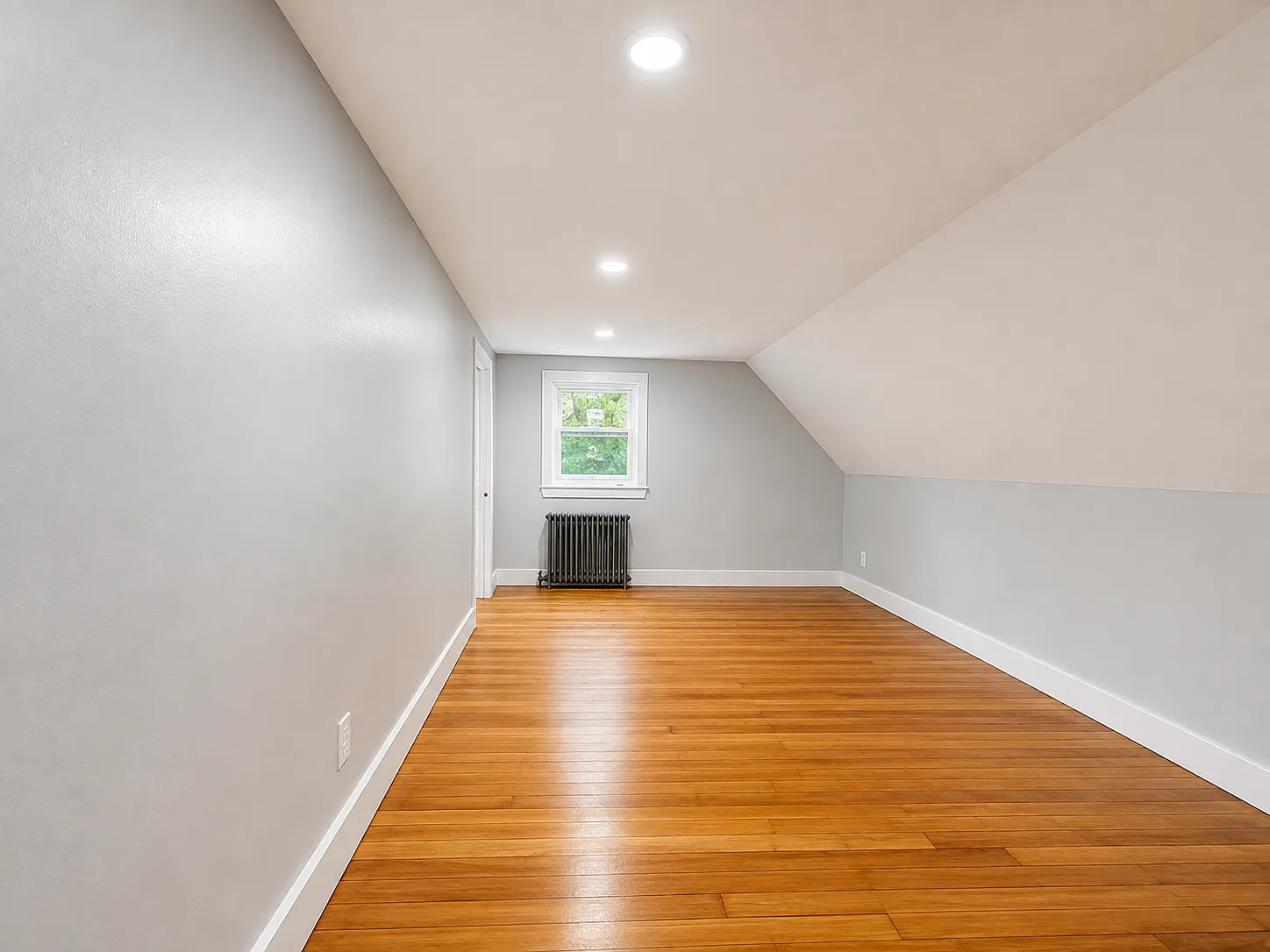 2 bed, 970 sqft, $2,700 — Photo 2