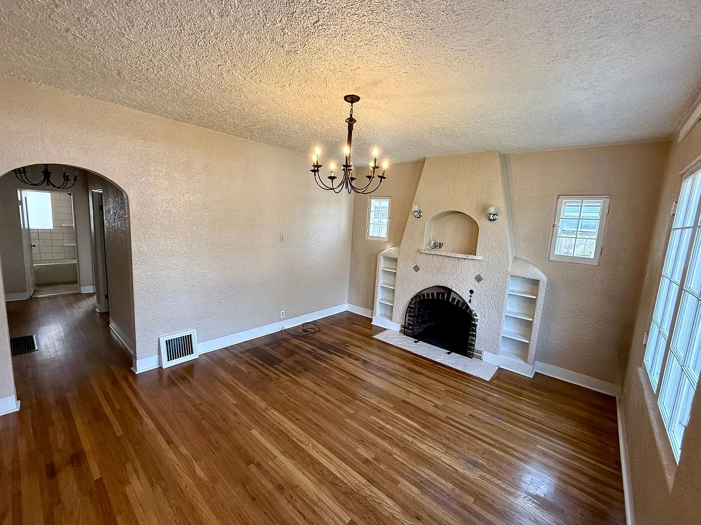 Charming 3-Bedroom Home with Fenced Yard & Basement Storage — Photo 2