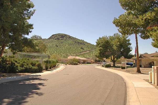 1st image of 8 W Wood Dr
