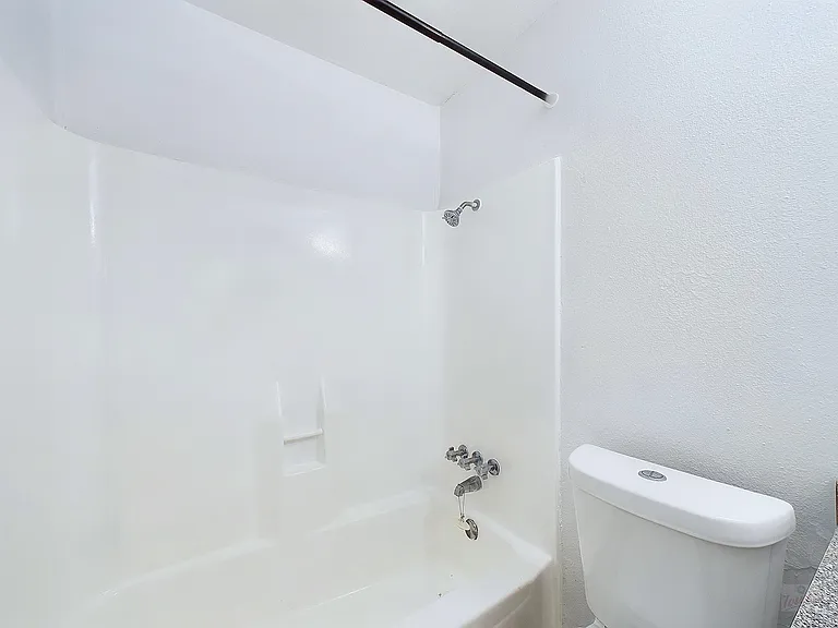 2124 Burton Dr — Photo 18