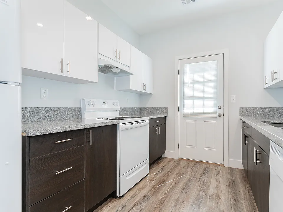 1661 S Dandelion St #2