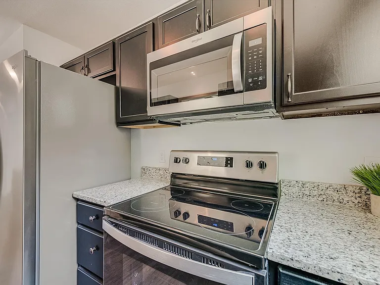 6913 Shannon Dr — Photo 8