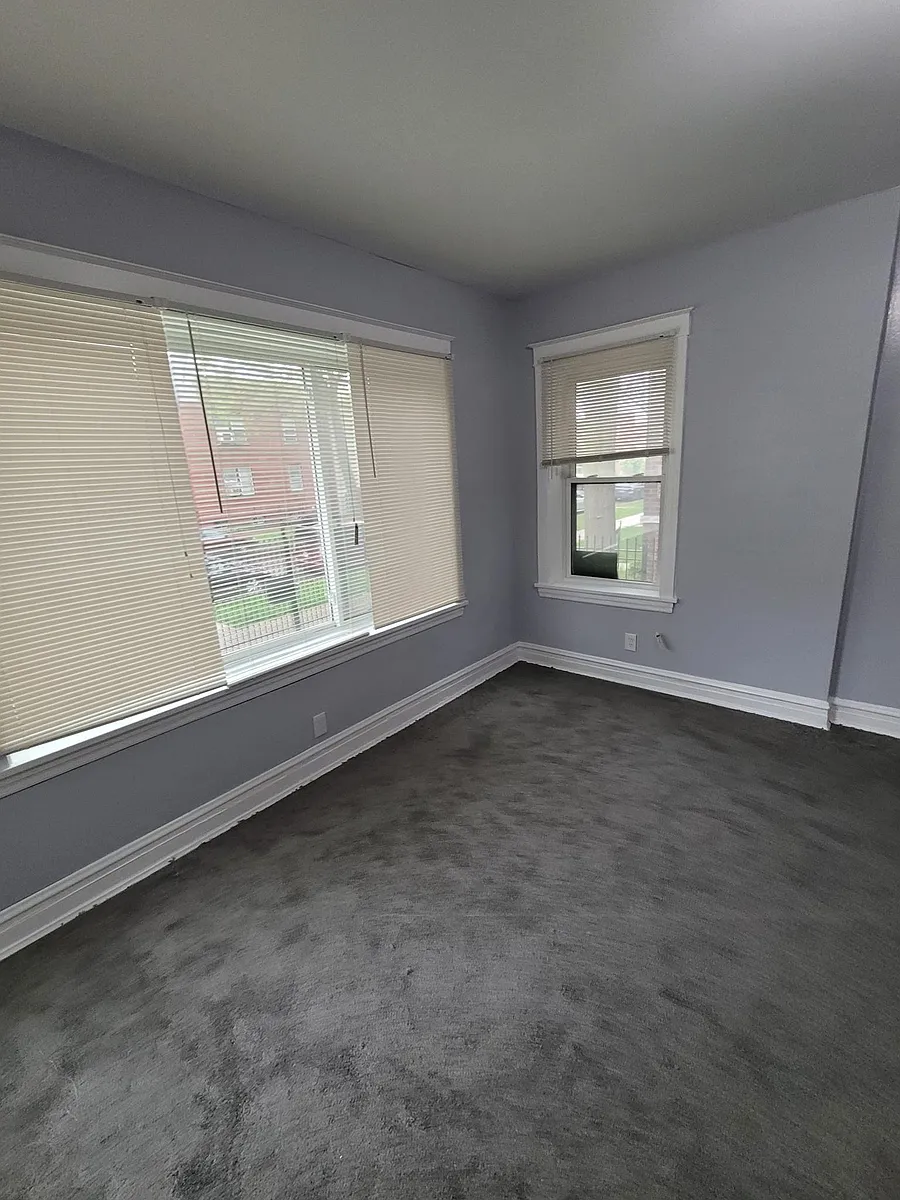 Building Photo - 5900 W Cortland St #1