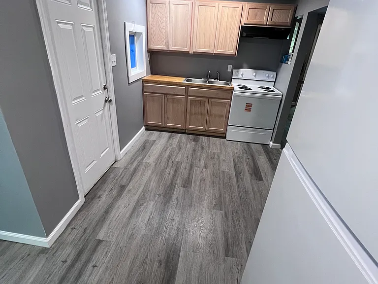 1307 Phelps Ave — Photo 4