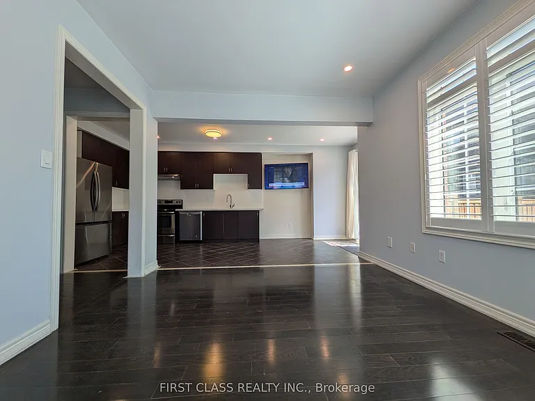 1140 Stuffles Cres — Photo 8