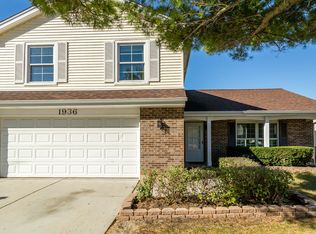 1936 Williamsburg Dr, Streamwood, IL 60107