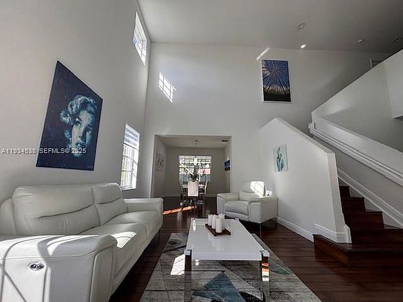 3rd image of 712 Tulip Cir