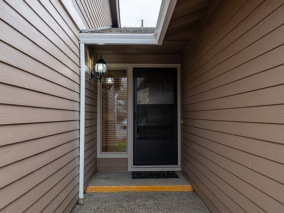 3rd image of 11481 SE Falbrook Dr