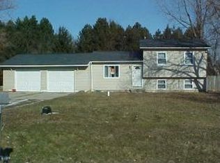 3640 Chesterfield Dr, Lapeer, MI 48446