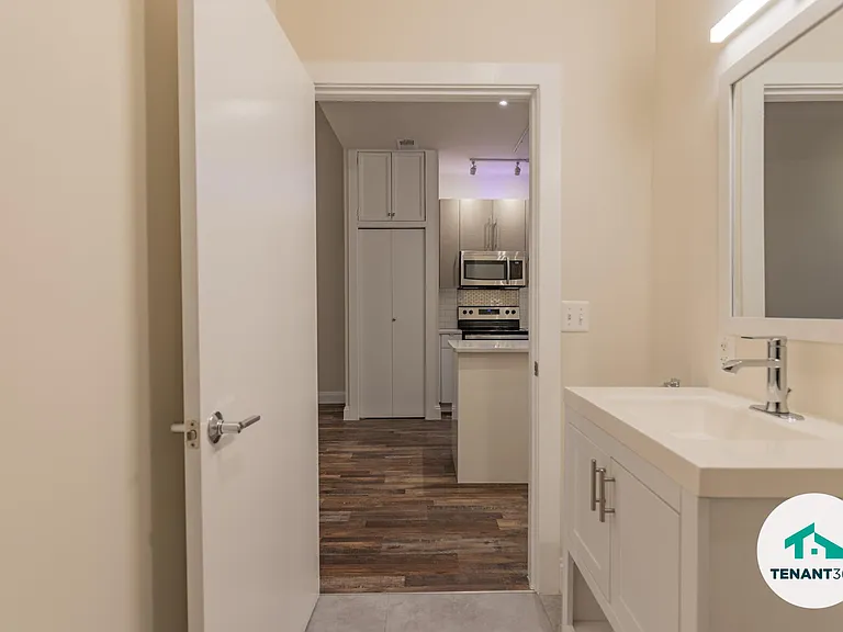 8 E Fayette St #403 — Photo 3